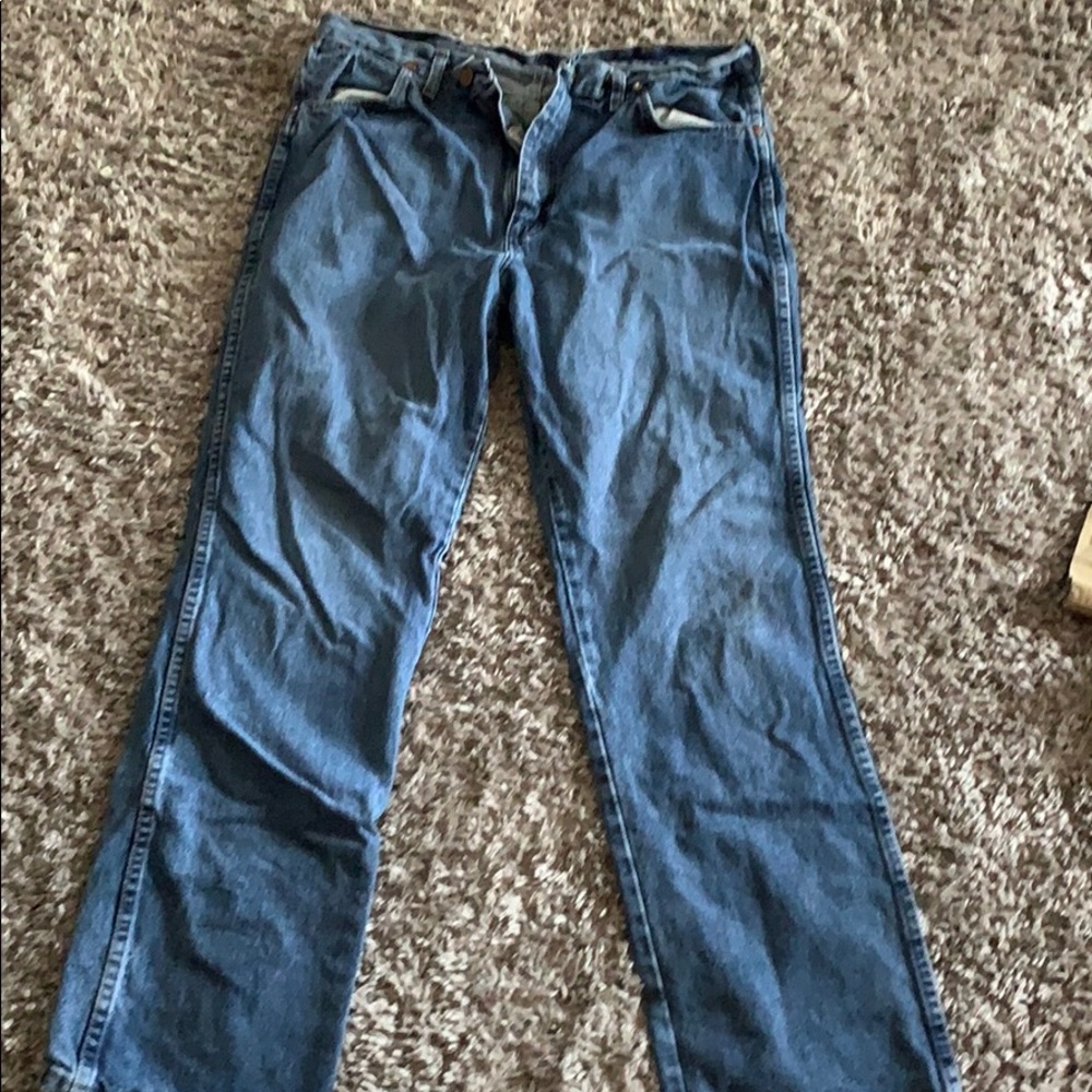 Men’s gently worn Wrangler jeans with patch